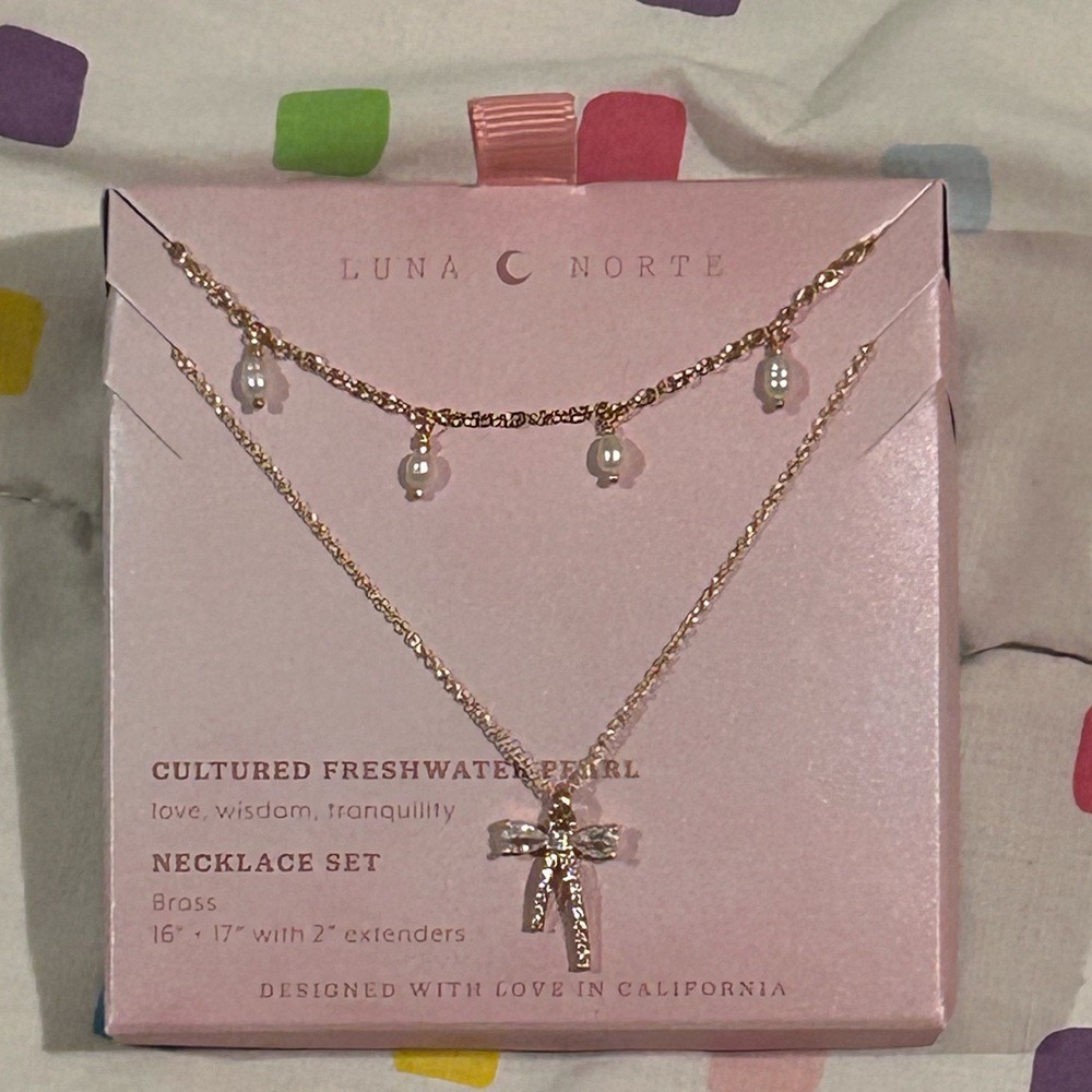 LUNA NORTE Bow Charm Necklace Set With Genuine Freshwater Pearl Accents NWTS